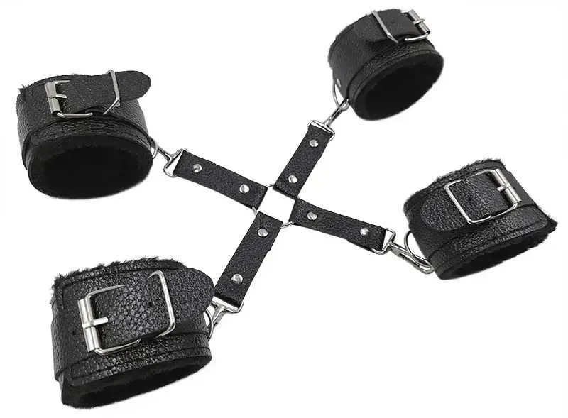 Kříž s pouty na ruce a nohy