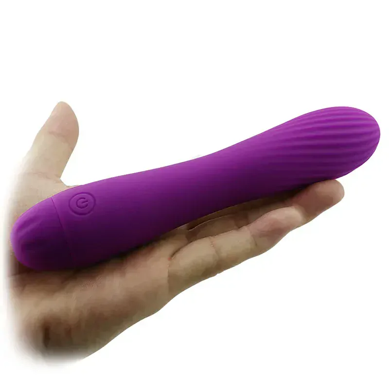 Pružný a voděodolný fialový vibrátor